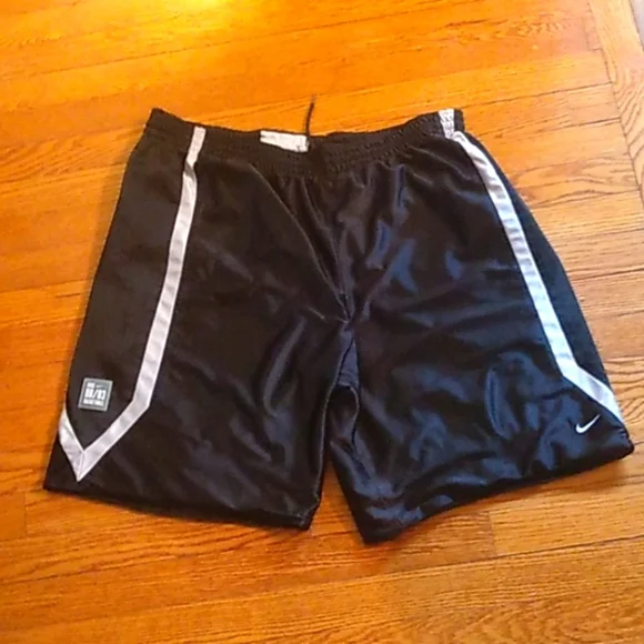 NIKE black reversible basketball shorts - Picture 1 of 5